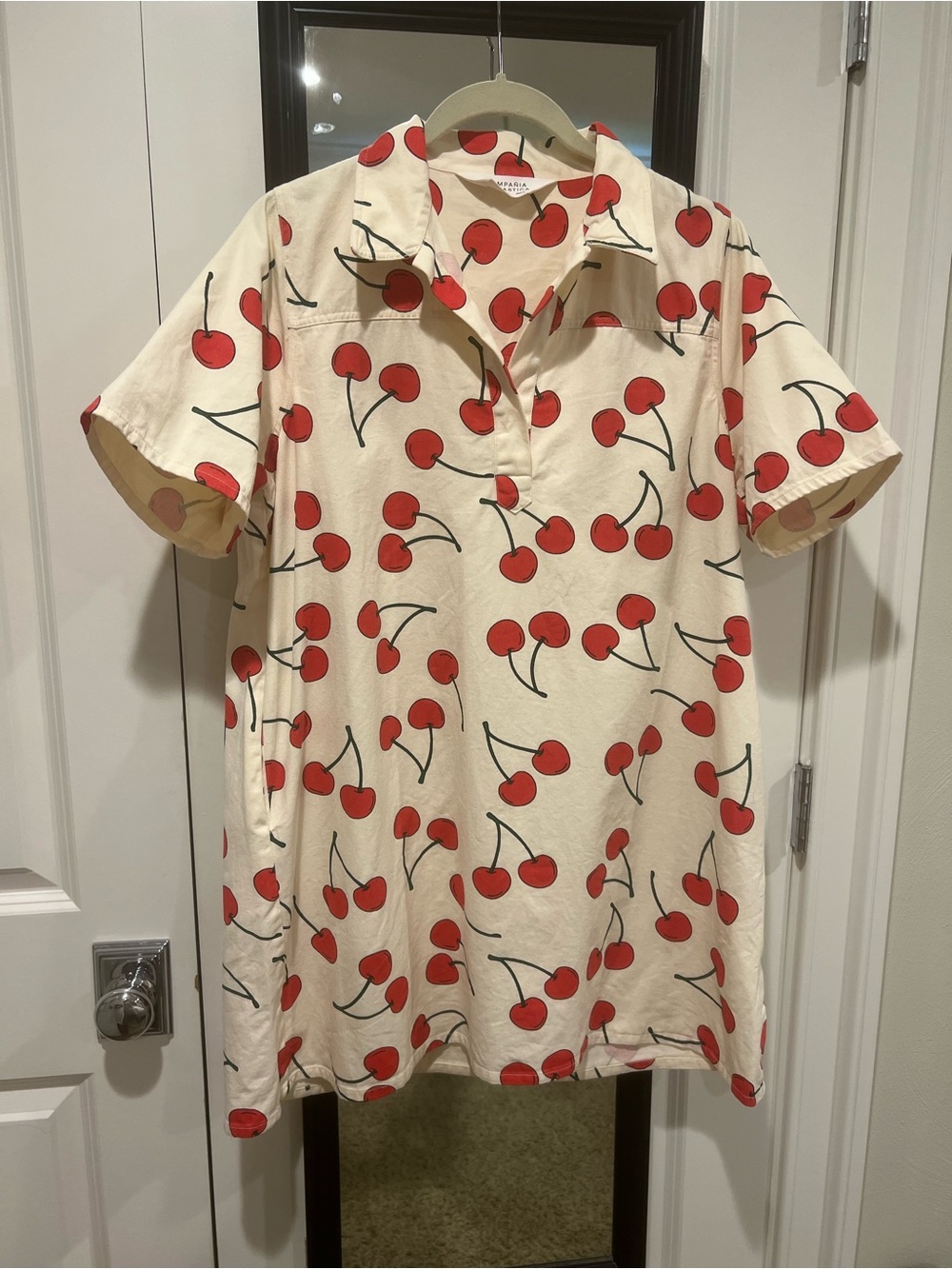 Compañía Fantástica Cherry-Print Short Sleeve Dress - Cream/Red